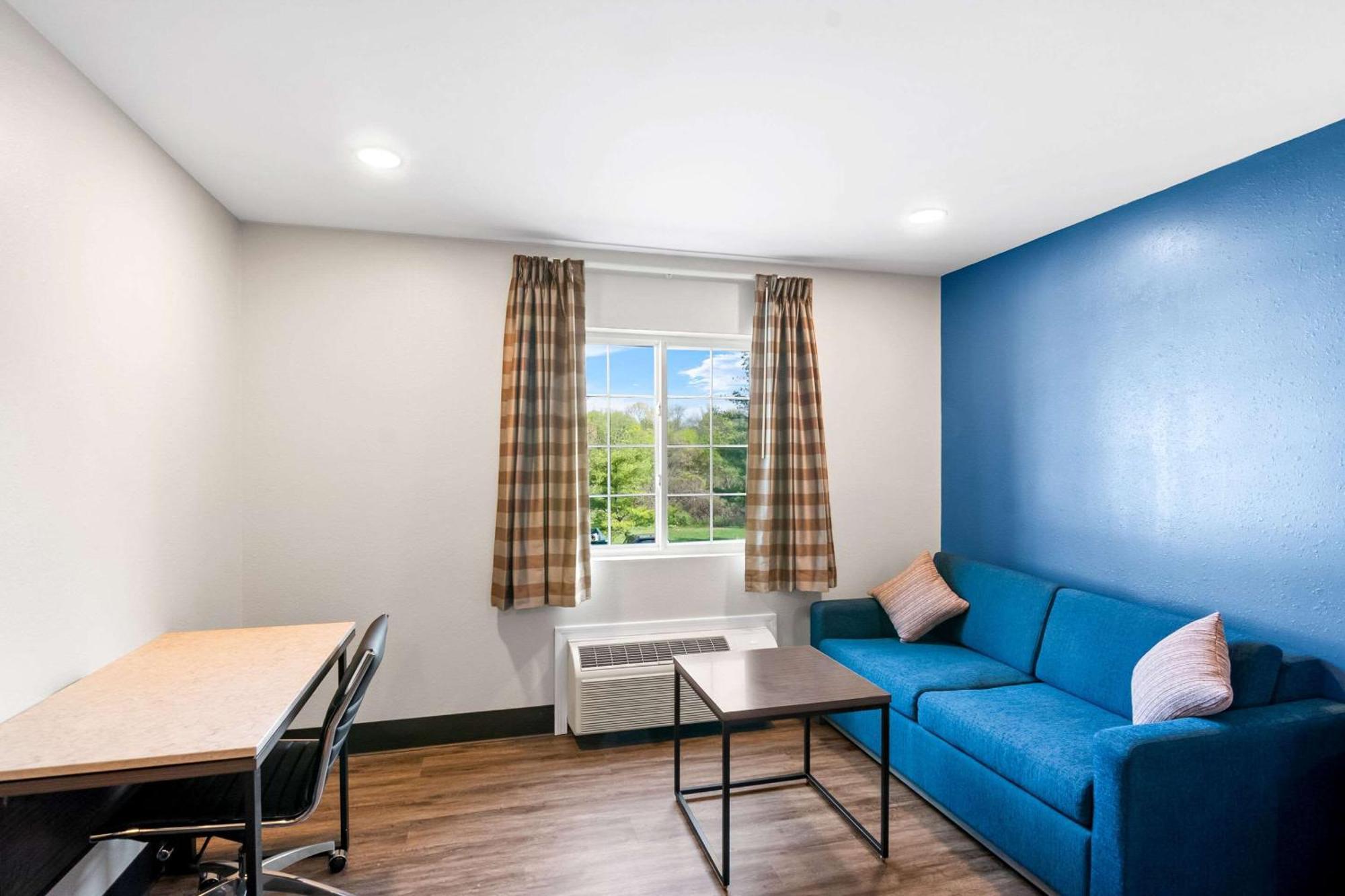 Econo Lodge Bethel - Danbury Exterior photo