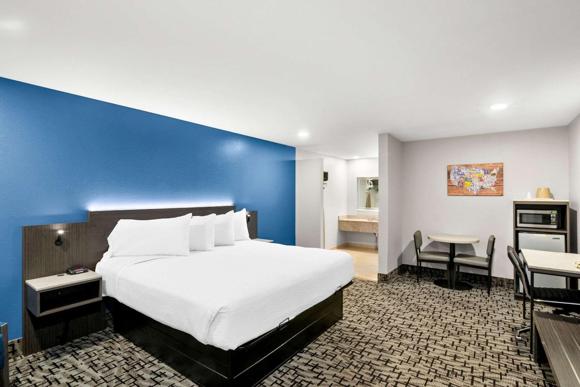 Econo Lodge Bethel - Danbury Exterior photo
