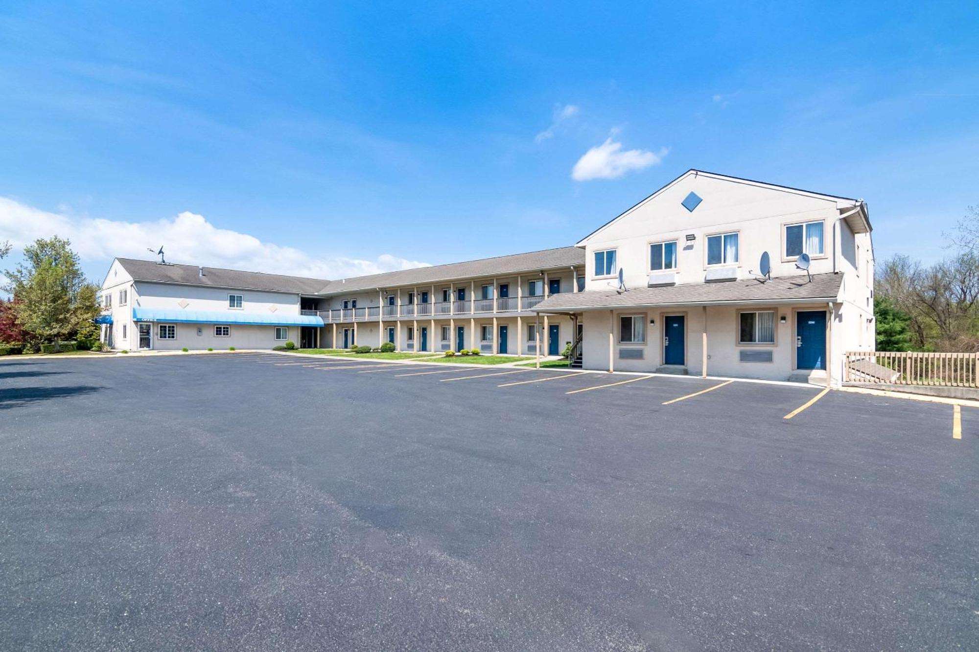 Econo Lodge Bethel - Danbury Exterior photo